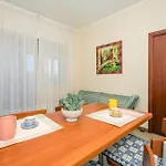 Angelina's House Apartman *